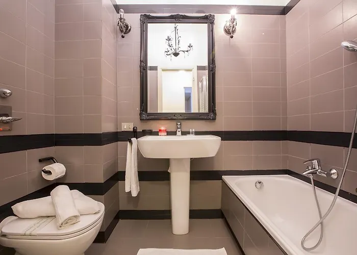 The Square Apartman Como